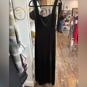 Vow’D bridesmaid dark green velvet floor length dress size 6